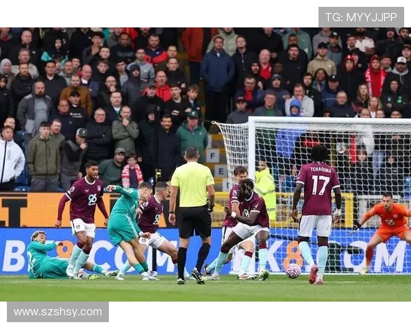 萨拉赫错失首开纪录良机小角度射门被扑维尔茨空门包抄遗憾未果